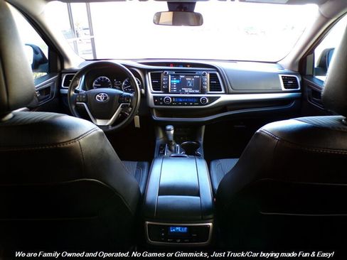 Used 2017 Toyota Highlander Plus w/ Carpet Mat Package image 33