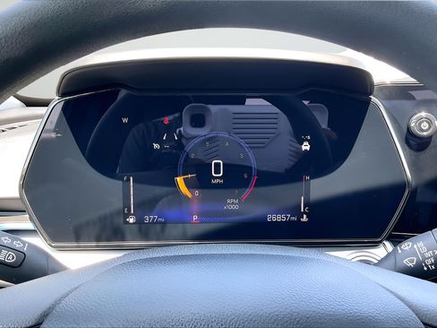 Used 2025 Chevrolet Trax LT FWD image 12