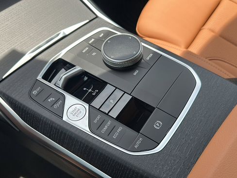 New 2025 BMW 330i Sedan w/ Premium Package image 25