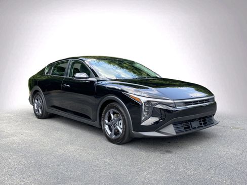 Used 2025 Kia K4 FWD image 2