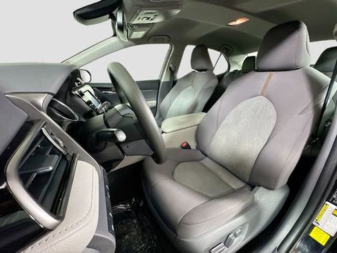 Used 2020 Toyota Camry LE w/ Convenience Package image 17