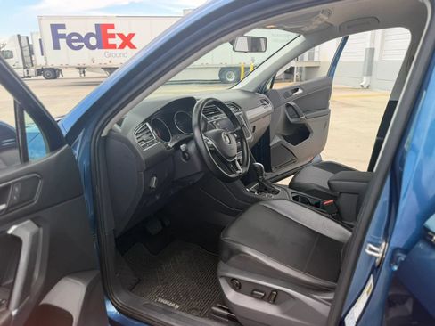 Used 2018 Volkswagen Tiguan SE w/ Front Fog Lights Package FWD image 17