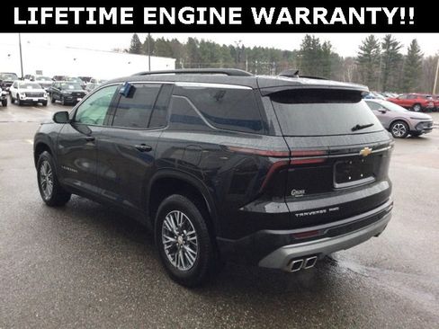 Used 2025 Chevrolet Traverse LT image 5
