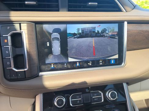 Used 2021 GMC Yukon XL Denali w/ Denali Premium Package image 31