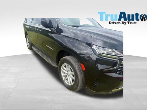 Used 2021 Chevrolet Suburban LT RWD image 1