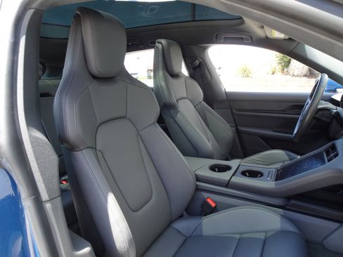 Used 2022 Porsche Taycan 4 Cross Turismo image 21