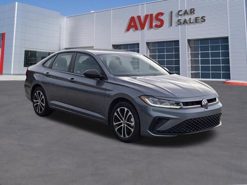 Used 2025 Volkswagen Jetta Sport FWD image 3