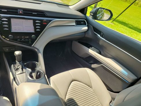 Used 2018 Toyota Camry SE FWD image 28