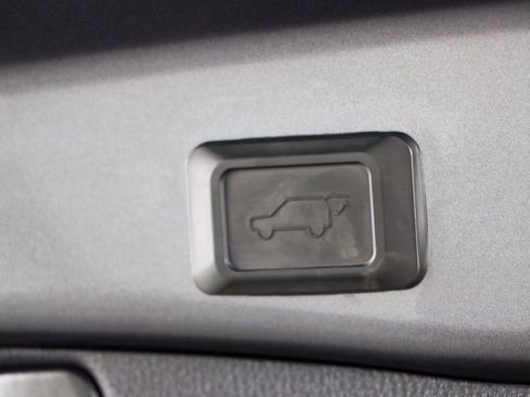 Used 2022 Toyota RAV4 XLE Premium FWD image 30