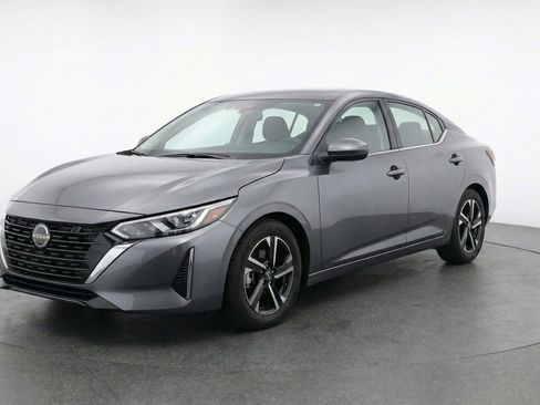 Used 2025 Nissan Sentra SV image 3