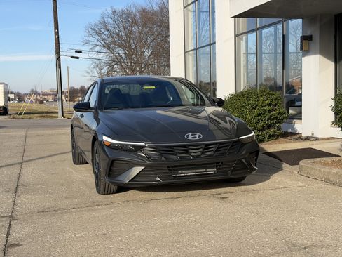 New 2026 Hyundai Elantra Sport FWD image 13