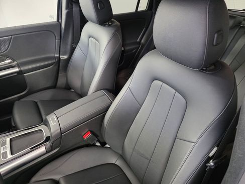 Certified 2025 Mercedes-Benz GLA 250 image 11