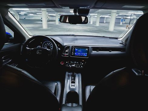 Used 2020 Honda HR-V EX-L image 3