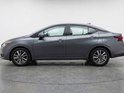 Used 2025 Nissan Versa SV image 5
