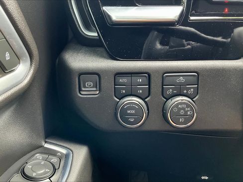 Used 2022 Chevrolet Silverado 1500 RST image 32