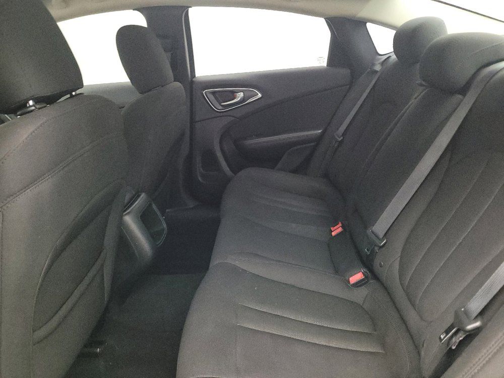 Used 2015 Chrysler 200 Limited FWD image 18