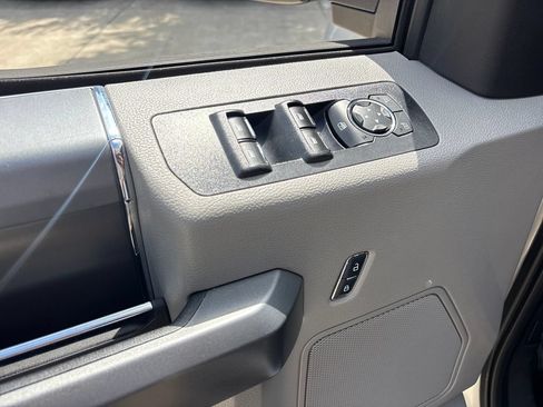 Used 2018 Ford F150 XLT w/ Equipment Group 302A Luxury AWD/4WD image 16