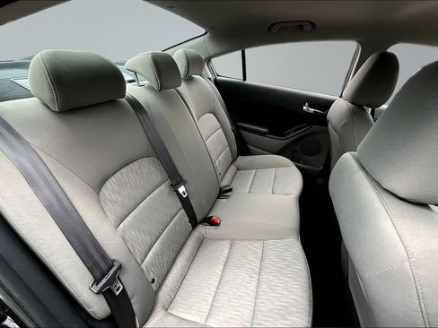 Used 2015 Kia Forte LX FWD image 19
