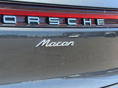 Used 2022 Porsche Macan AWD/4WD image 32