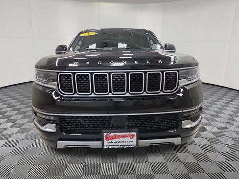 Used 2023 Jeep Wagoneer Series II AWD/4WD image 5