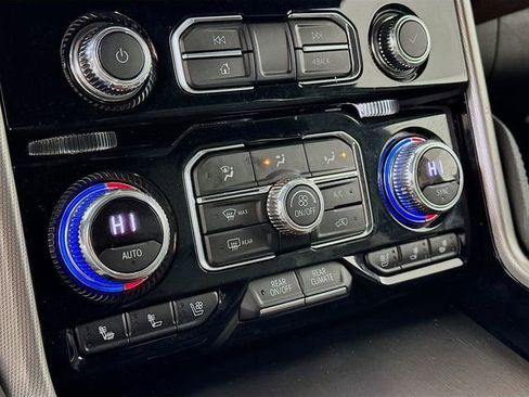 Used 2021 GMC Yukon Denali image 16