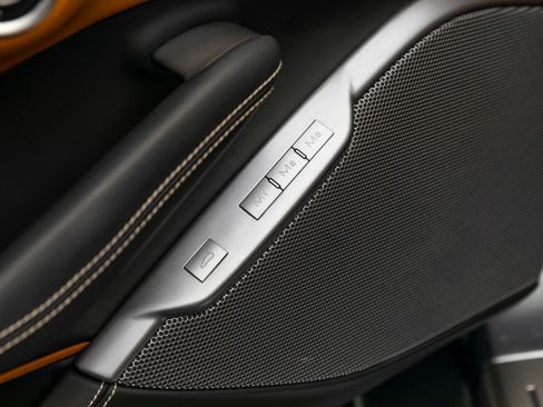 Certified 2022 Ferrari Portofino M image 15