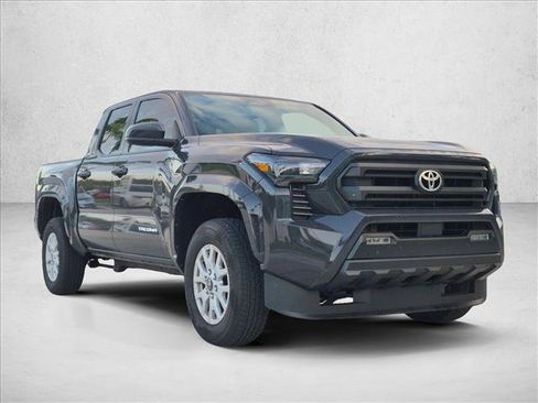 Used 2025 Toyota Tacoma SR5 w/ SR5 Upgrade Package AWD/4WD image 3
