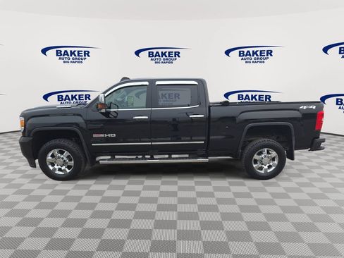 Used 2017 GMC Sierra 2500 SLT w/ All-Terrain HD Package AWD/4WD image 6