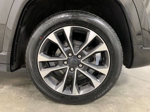 Used 2022 Jeep Grand Cherokee Overland AWD/4WD image 5