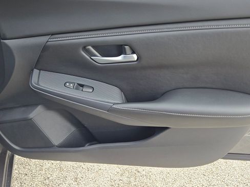 Used 2025 Nissan Sentra SV image 4