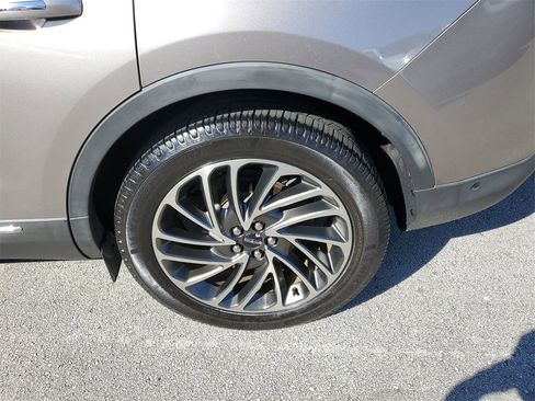 Used 2019 Lincoln Nautilus Reserve image 9