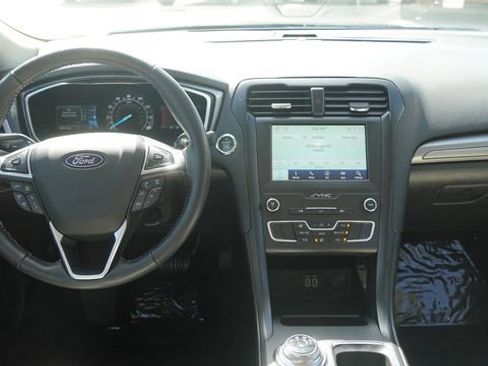 Used 2020 Ford Fusion SE w/ Equipment Group 151A image 13