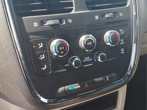 Used 2015 Dodge Grand Caravan SE FWD image 9