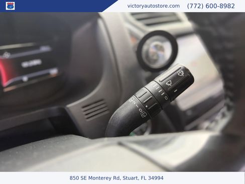 Used 2018 Ford Explorer XLT w/ Equipment Group 202A AWD/4WD image 23