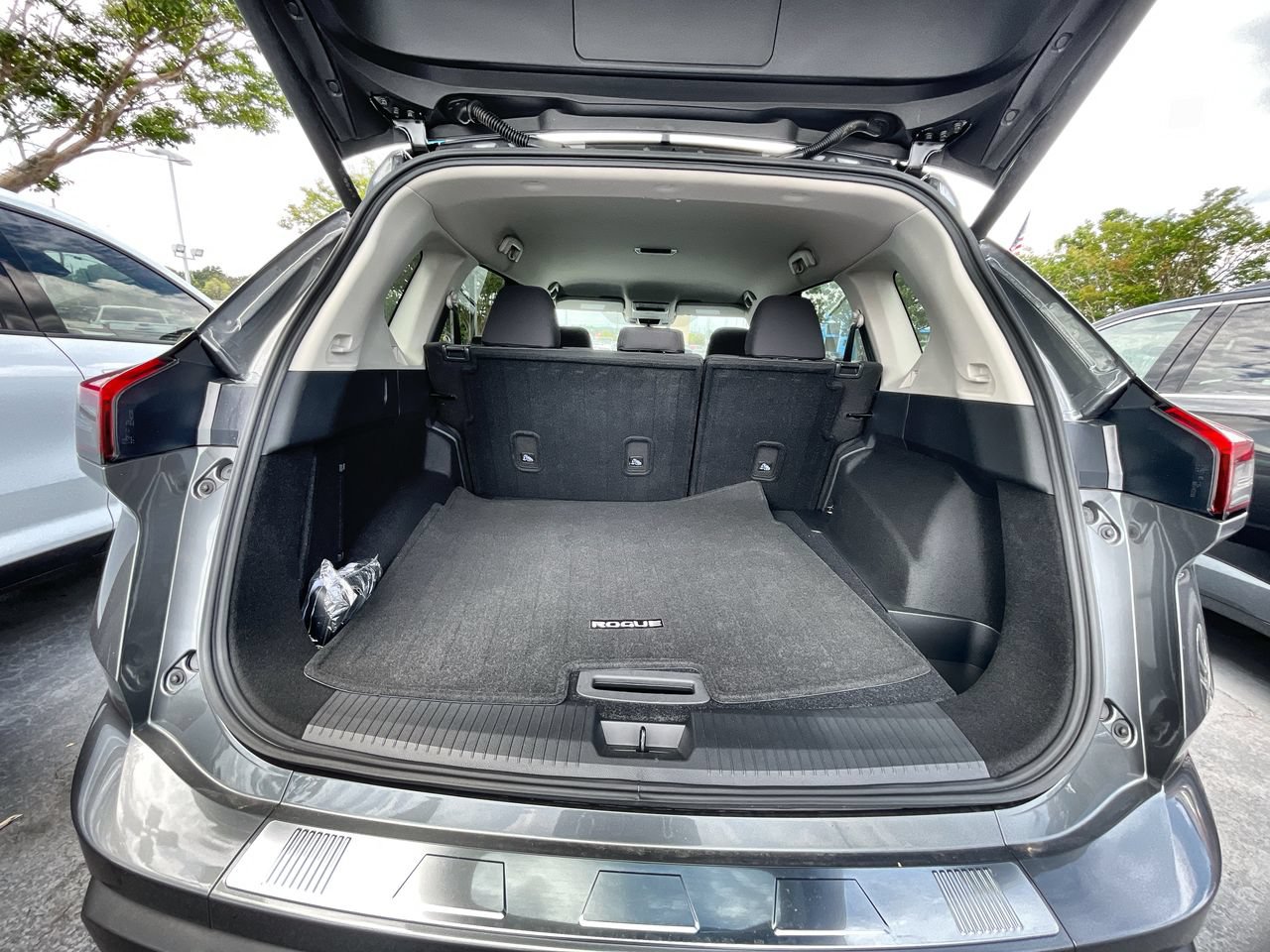 Used 2026 Nissan Rogue SV FWD image 24