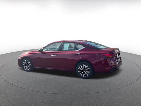 Used 2025 Nissan Altima 2.5 SV image 10