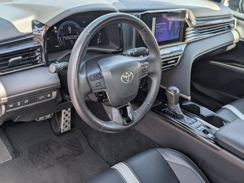 Used 2025 Toyota Camry SE FWD image 14