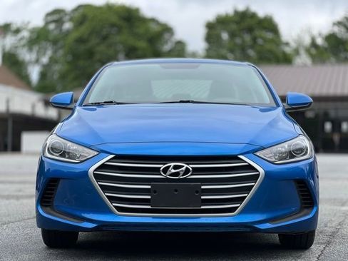 Used 2017 Hyundai Elantra SE w/ Cargo Package FWD image 2