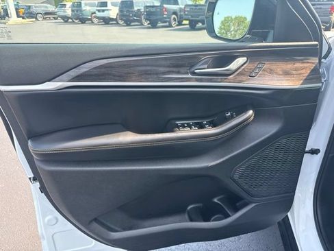 New 2026 Jeep Grand Cherokee L Limited AWD/4WD image 12