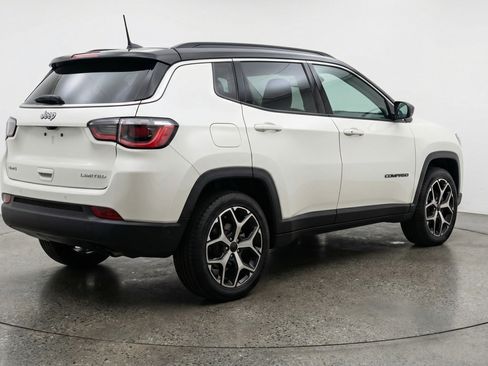 Used 2025 Jeep Compass Limited image 9