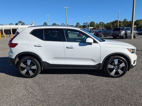 Used 2019 Volvo XC40 T5 Momentum image 6