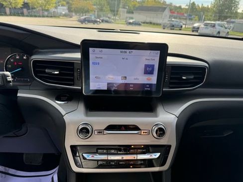 Used 2023 Ford Explorer XLT w/ XLT Sport Appearance Package image 24