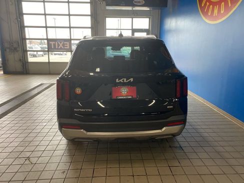 Used 2024 Kia Sorento S image 18