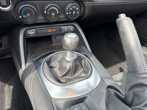 Used 2025 MAZDA MX-5 Miata RF Club w/ Weather Package RWD image 16
