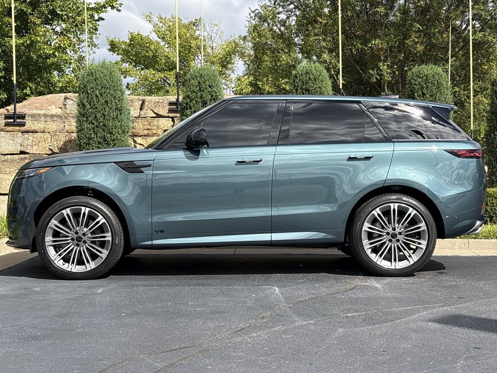 New 2027 Land Rover Range Rover Sport Dynamic SE AWD/4WD image 2