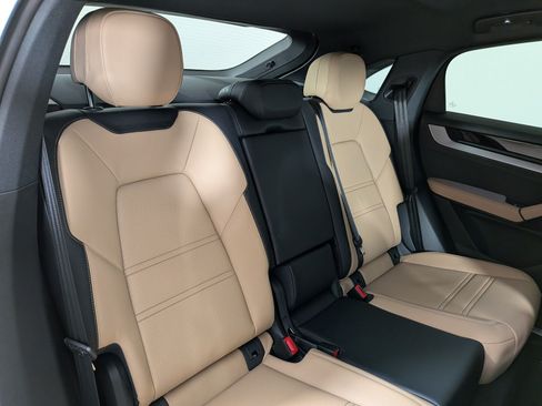 New 2026 Porsche Cayenne Coupe AWD/4WD image 24