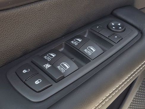 New 2026 Chrysler Pacifica Select image 8