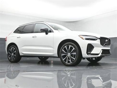Used 2025 Volvo XC60 B5 Plus w/ Climate Package image 35