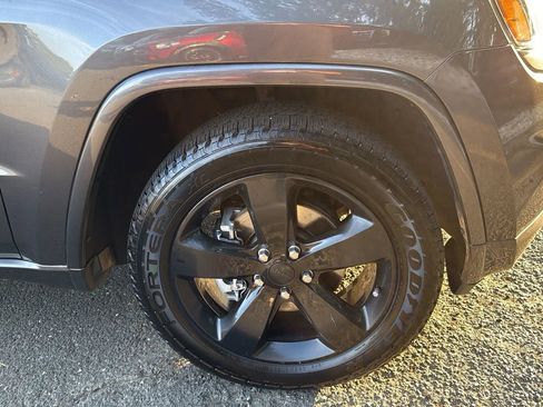 Used 2014 Jeep Grand Cherokee Altitude image 34