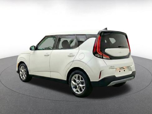 Used 2025 Kia Soul LX w/ LX Technology Package FWD image 13
